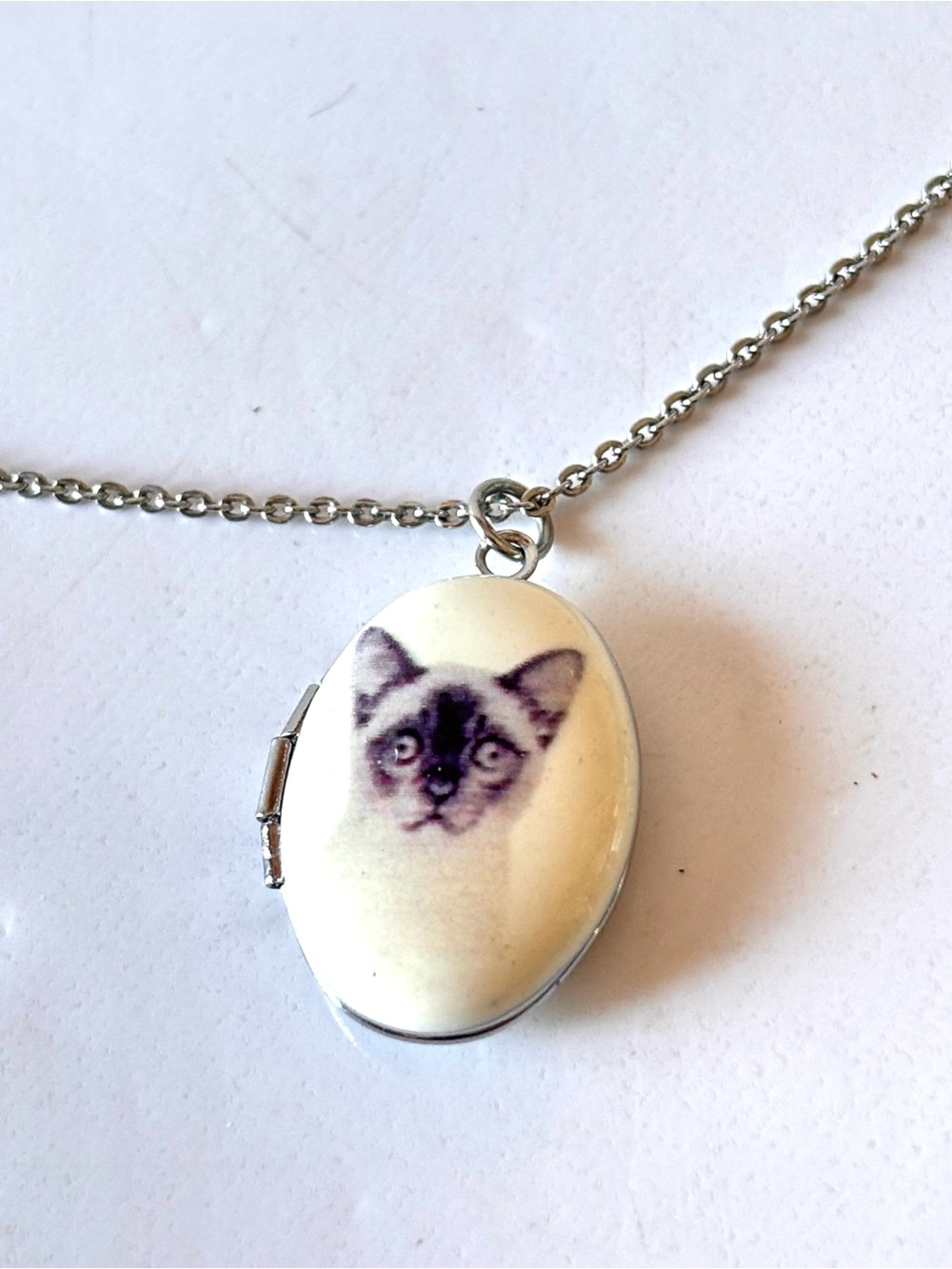 Locket cat pendant silver tone necklace